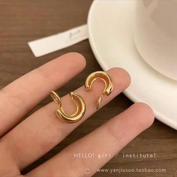 Brand New Ear Cuff - Picture 2 of 3